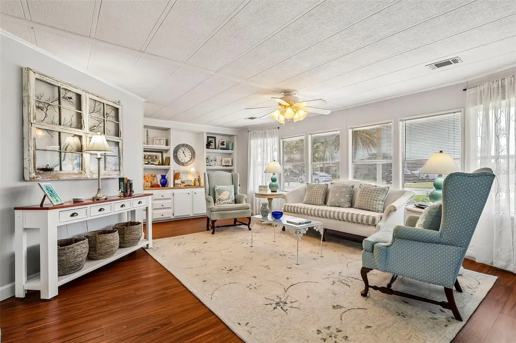 1433 Apache Circle Tavares FL 32778