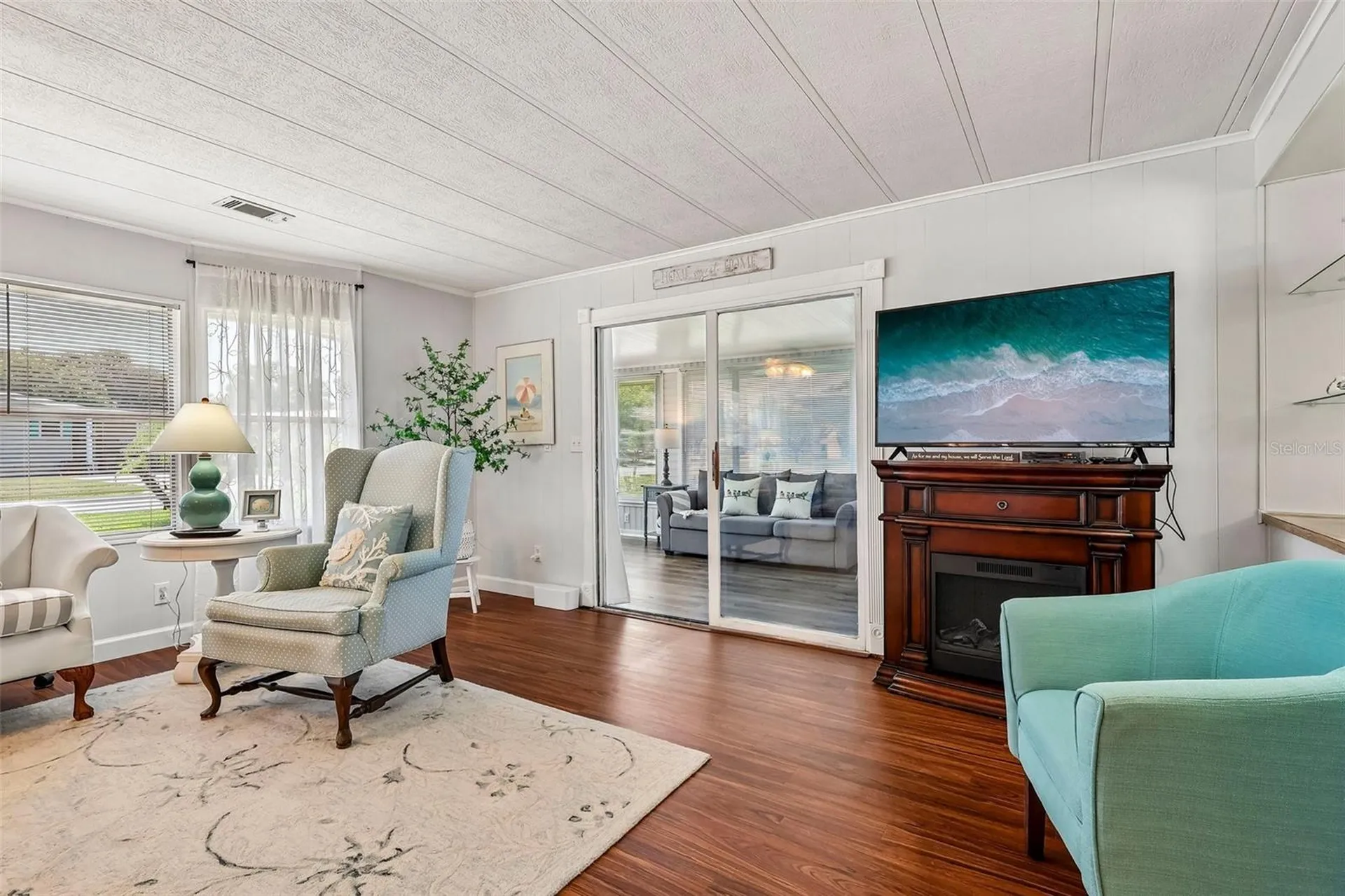 1433 Apache Circle Tavares FL 32778