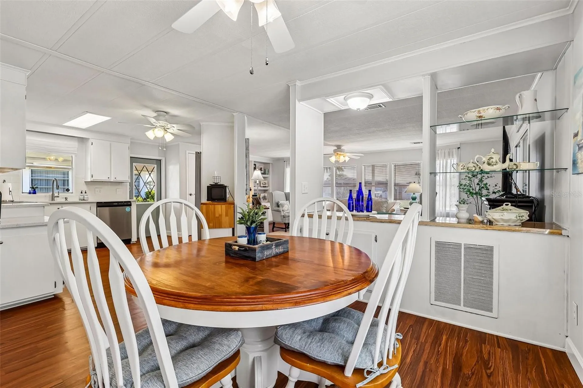 1433 Apache Circle Tavares FL 32778