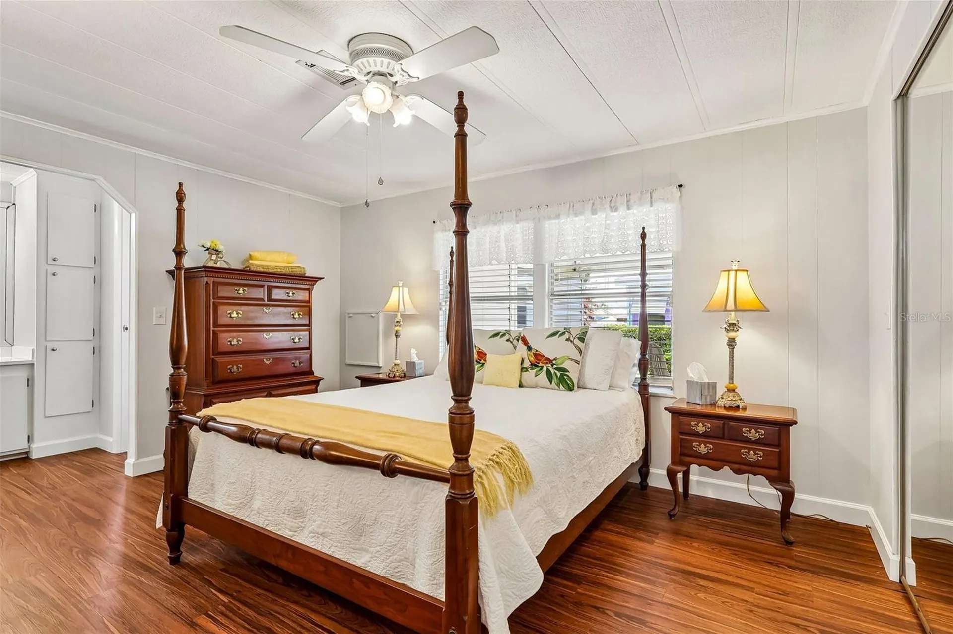 1433 Apache Circle Tavares FL 32778