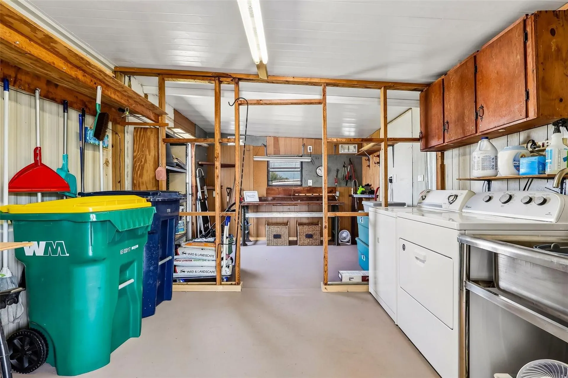 1433 Apache Circle Tavares FL 32778