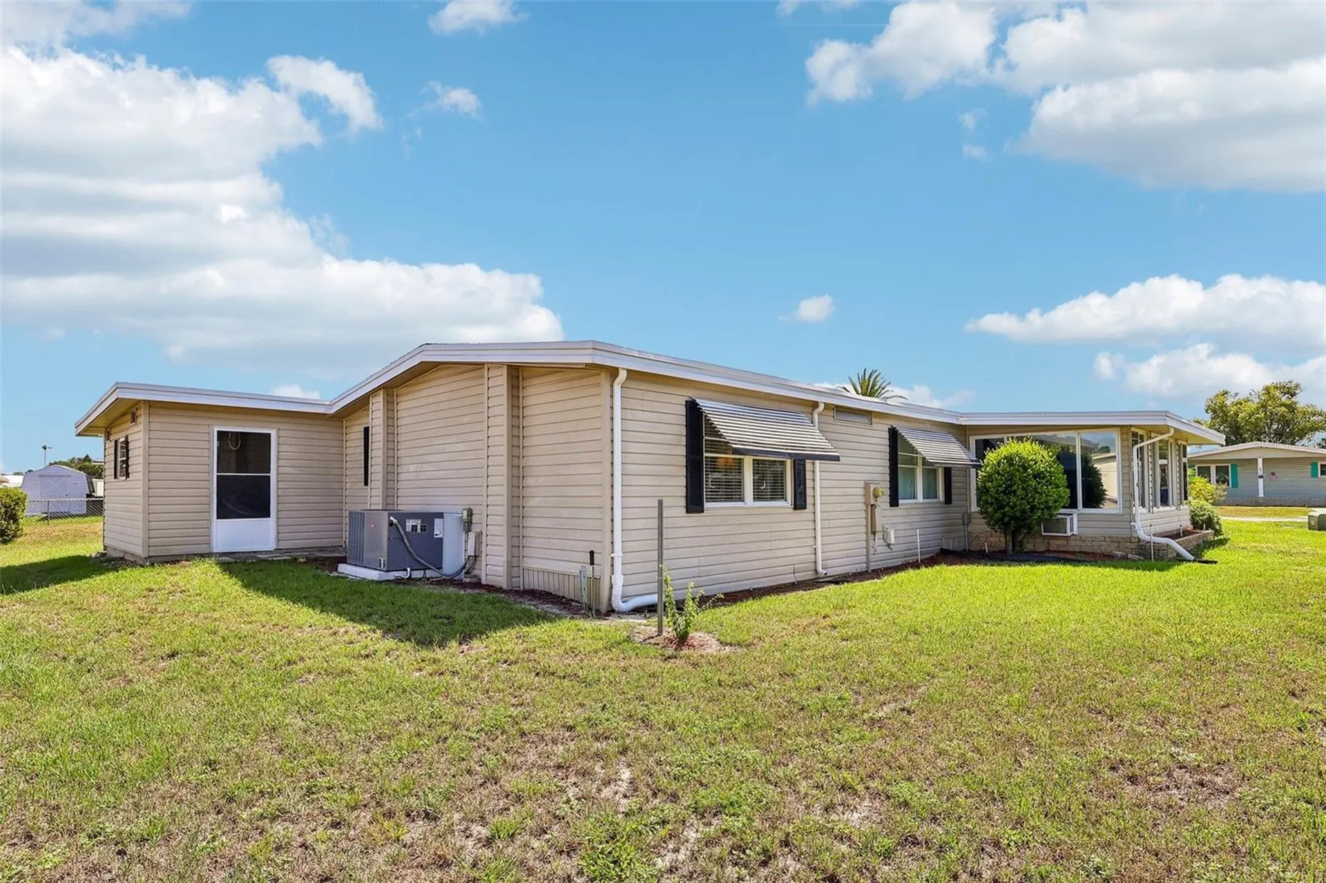 1433 Apache Circle Tavares FL 32778