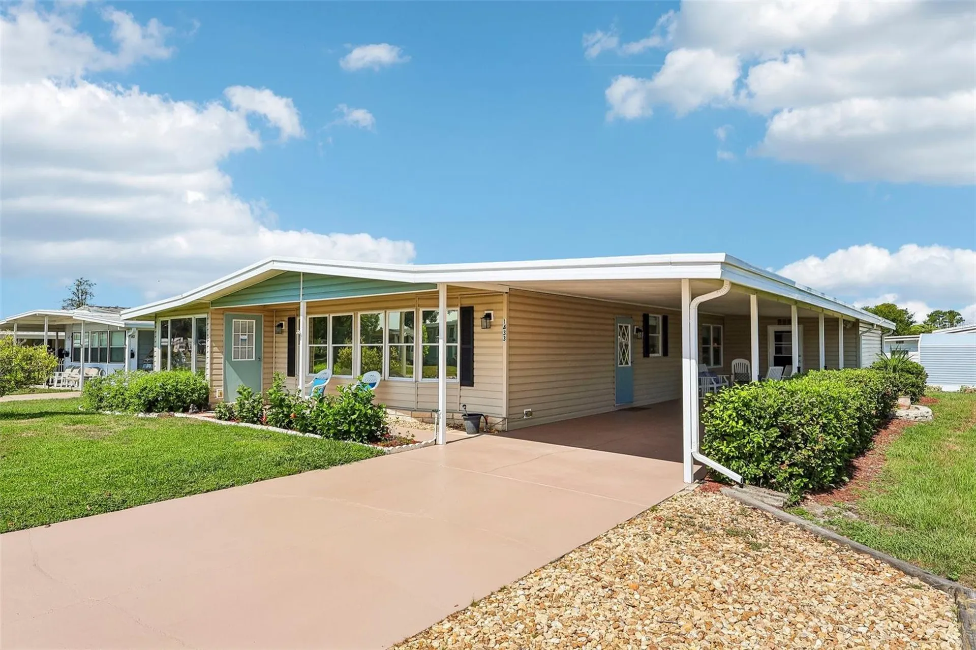1433 Apache Circle Tavares FL 32778