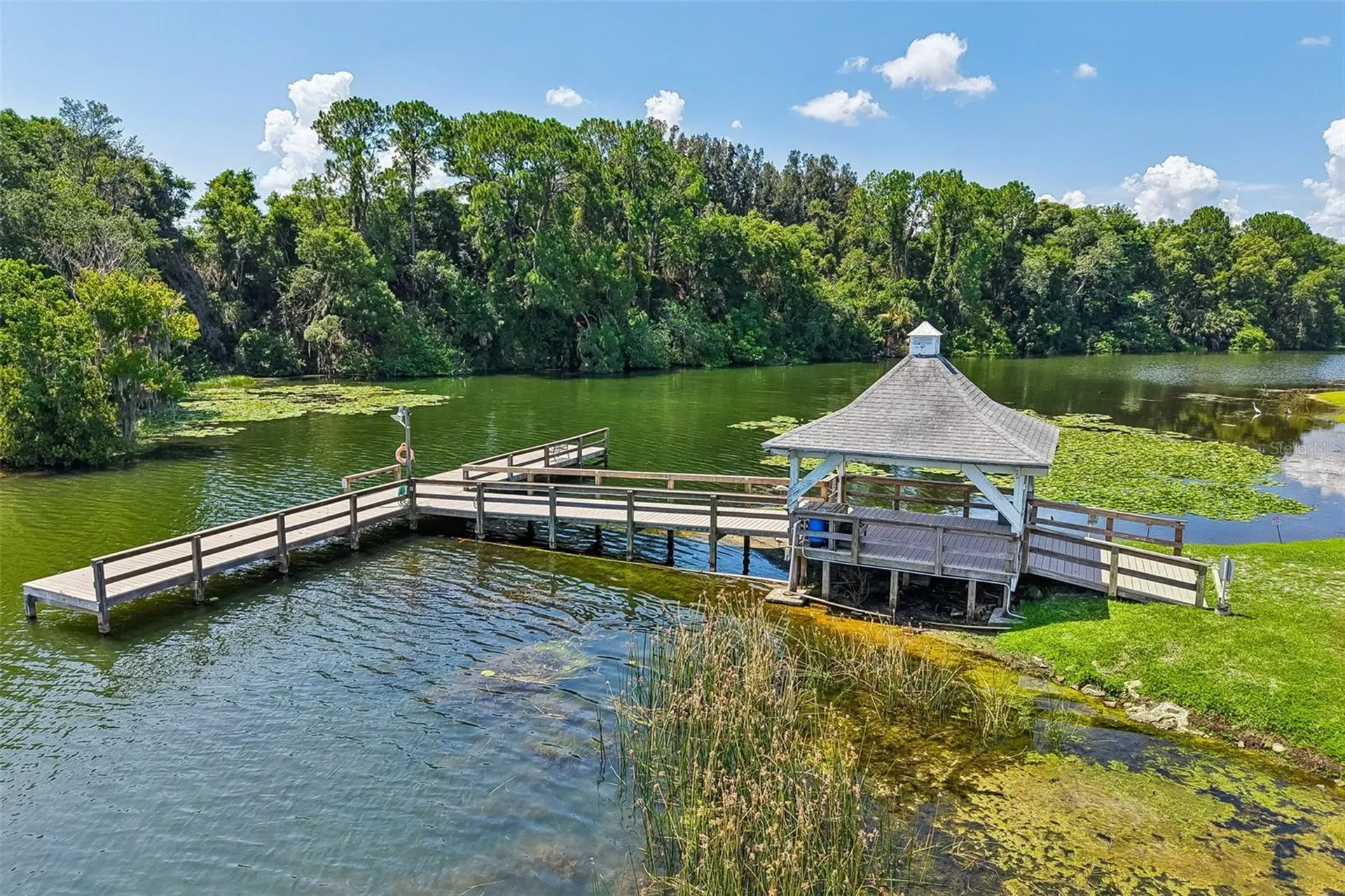 1433 Apache Circle Tavares FL 32778