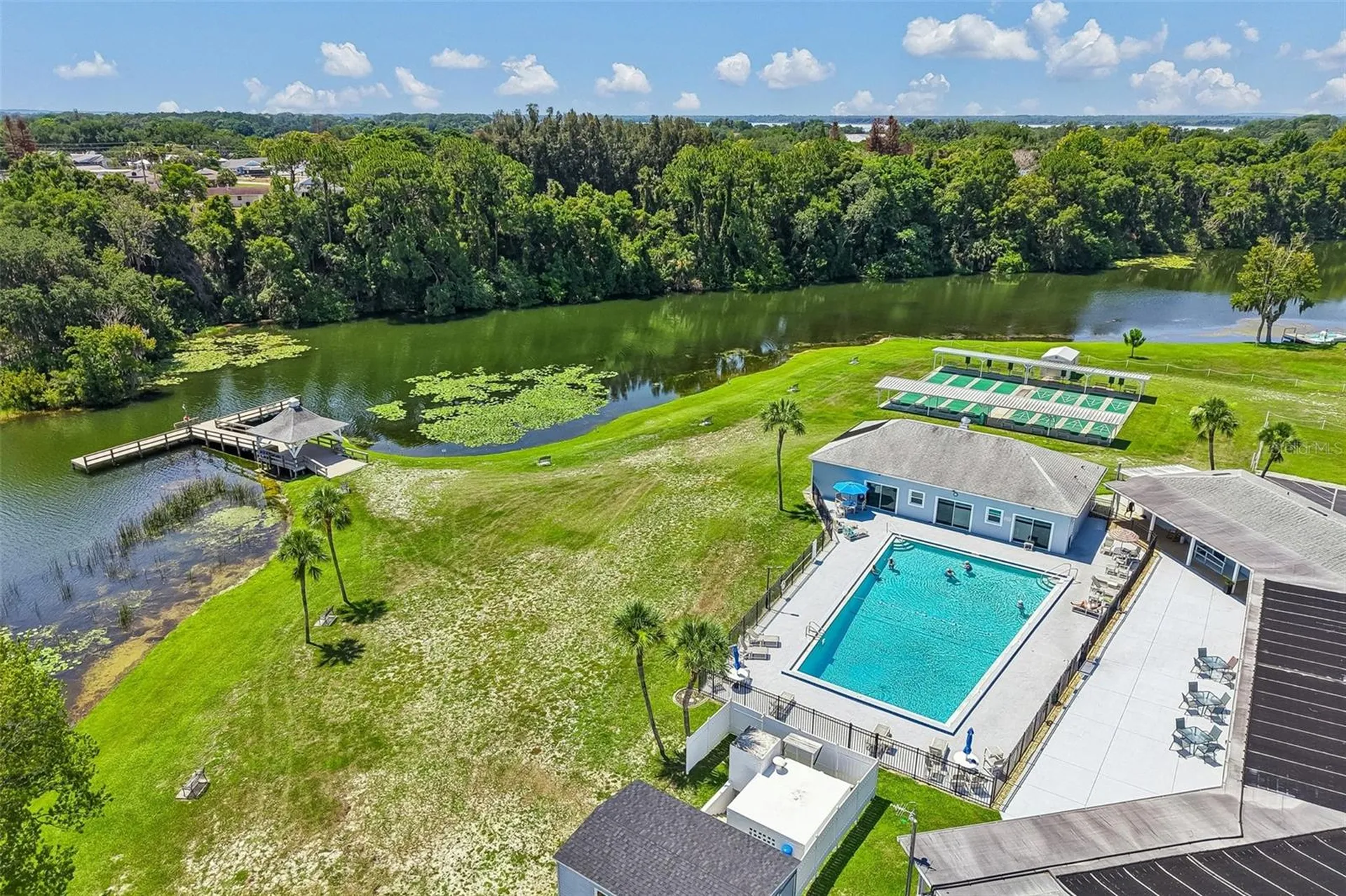 1433 Apache Circle Tavares FL 32778