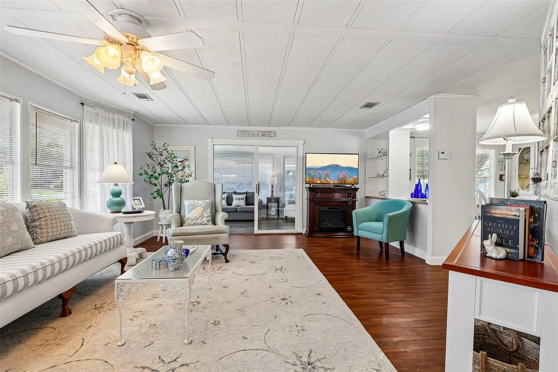 1433 Apache Circle Tavares FL 32778