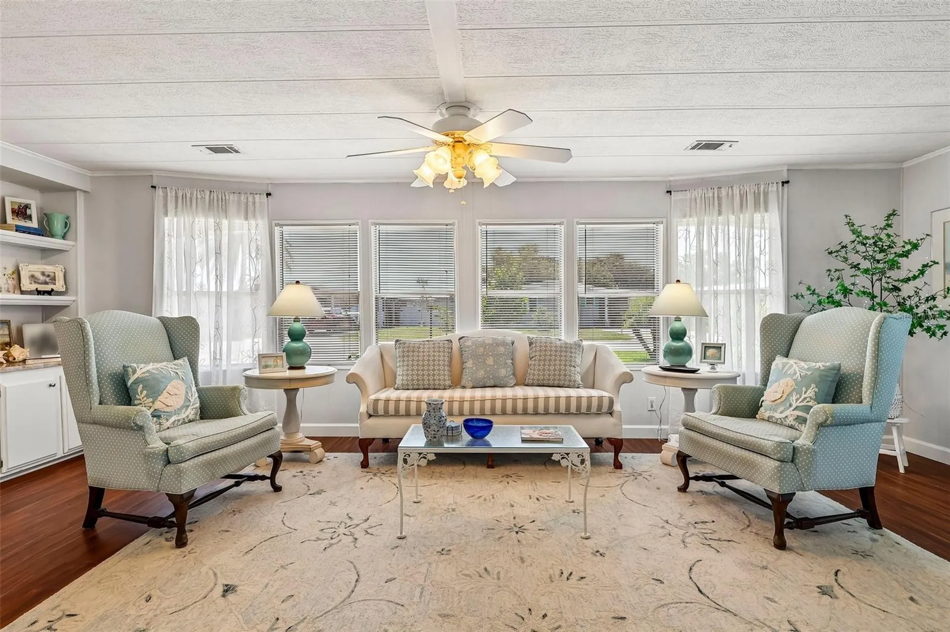 1433 Apache Circle Tavares FL 32778