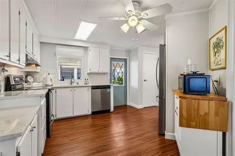 1433 Apache Circle Tavares FL 32778