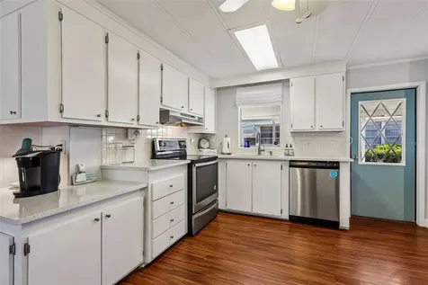 1433 Apache Circle Tavares FL 32778