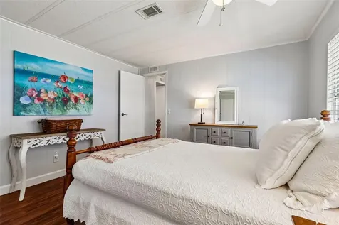 1433 Apache Circle Tavares FL 32778