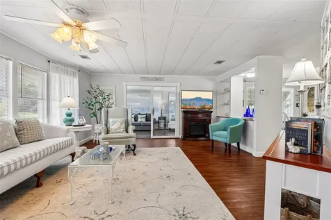 1433 Apache Circle Tavares FL 32778