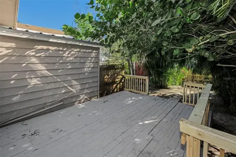 1122 E Oakwood Street Tarpon Springs FL 34689