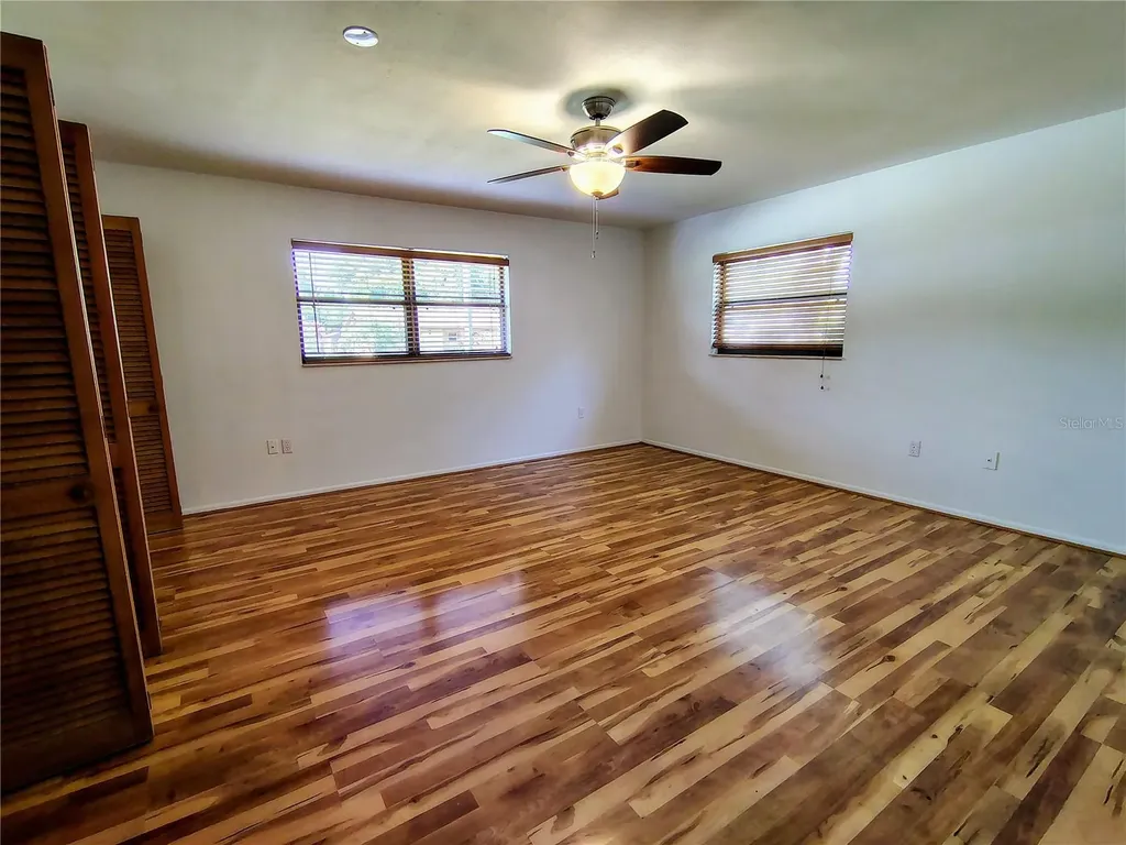 1240 Cr 463 Lake Panasoffkee FL 33538