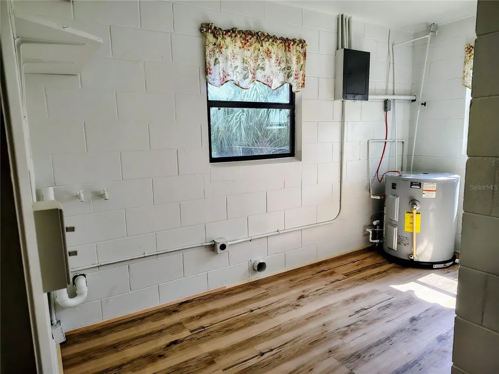 1240 Cr 463 Lake Panasoffkee FL 33538