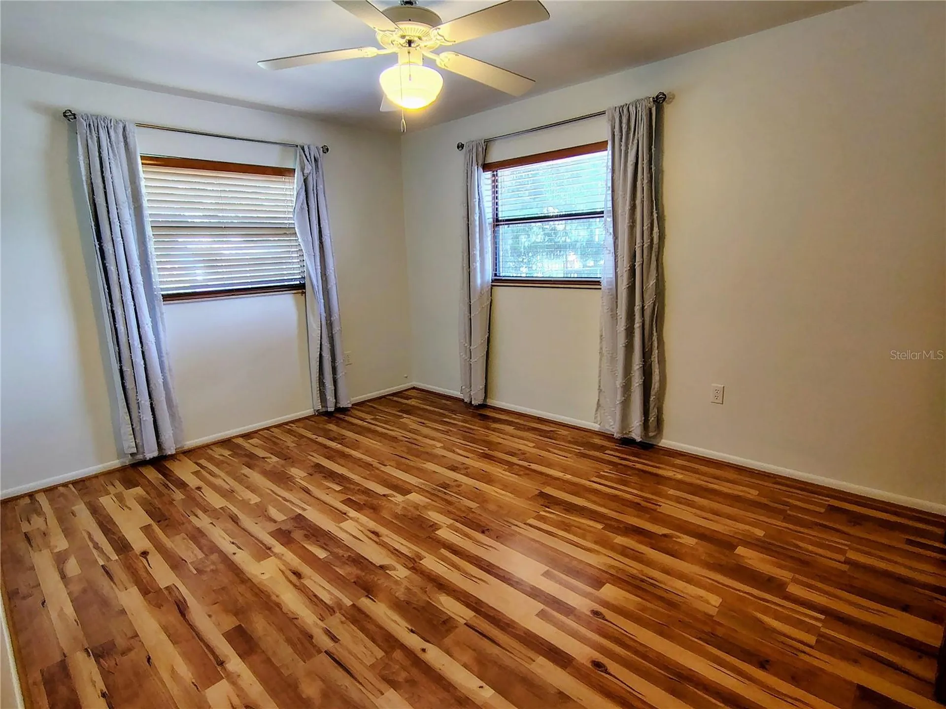 1240 Cr 463 Lake Panasoffkee FL 33538