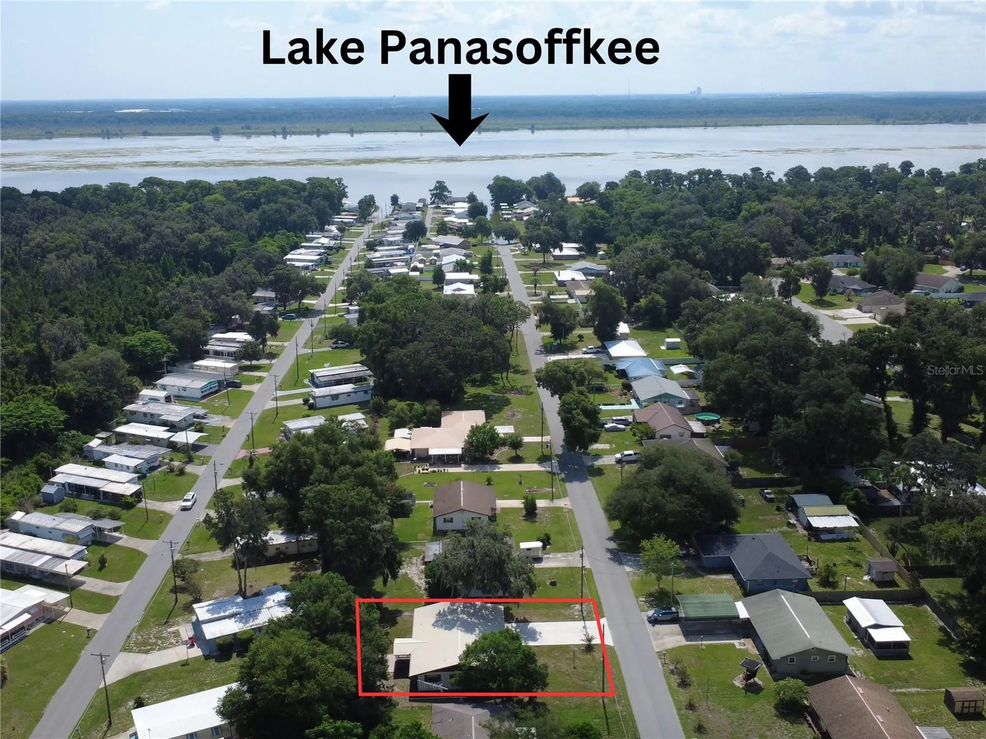 1240 Cr 463 Lake Panasoffkee FL 33538