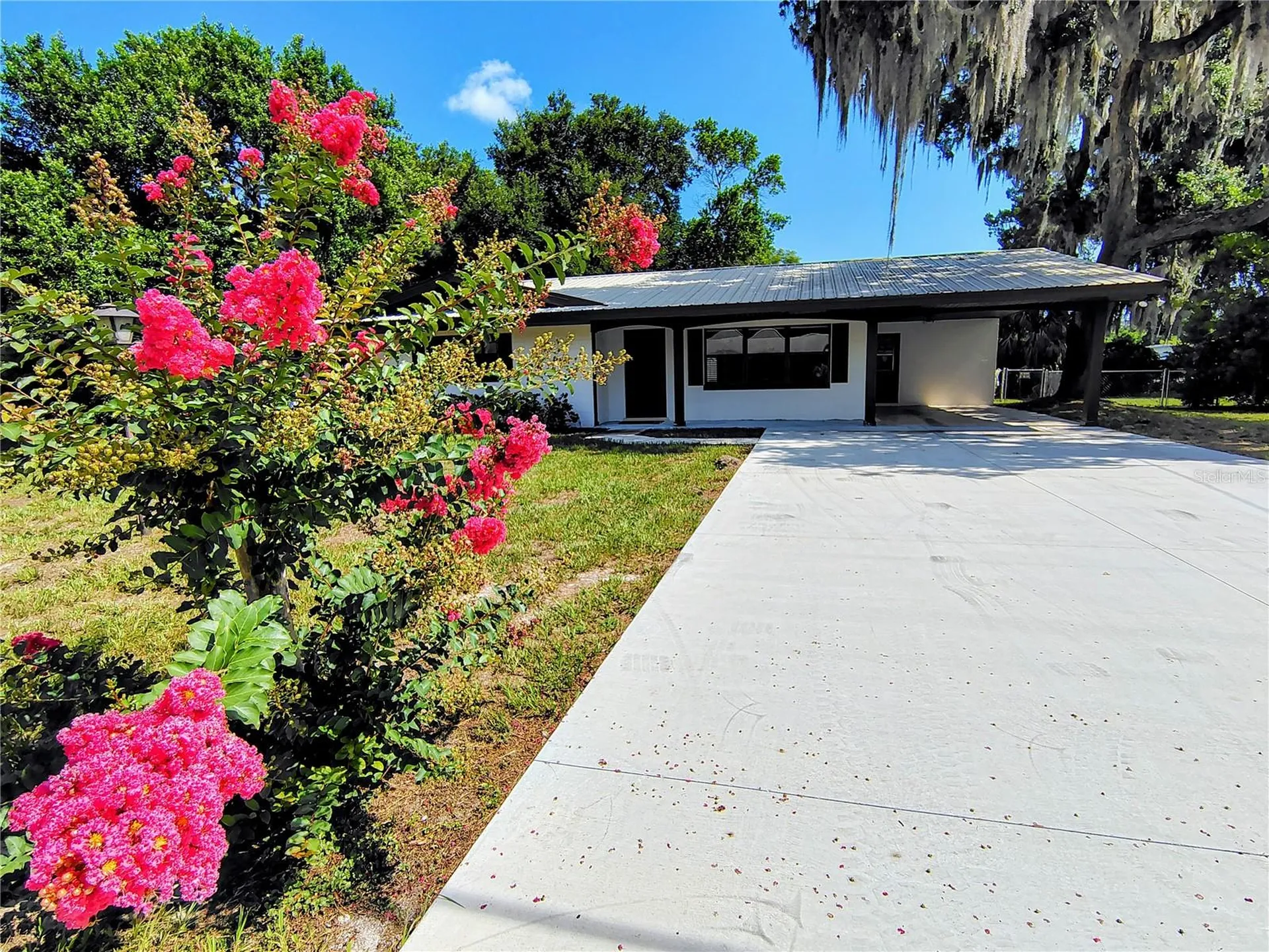1240 Cr 463 Lake Panasoffkee FL 33538