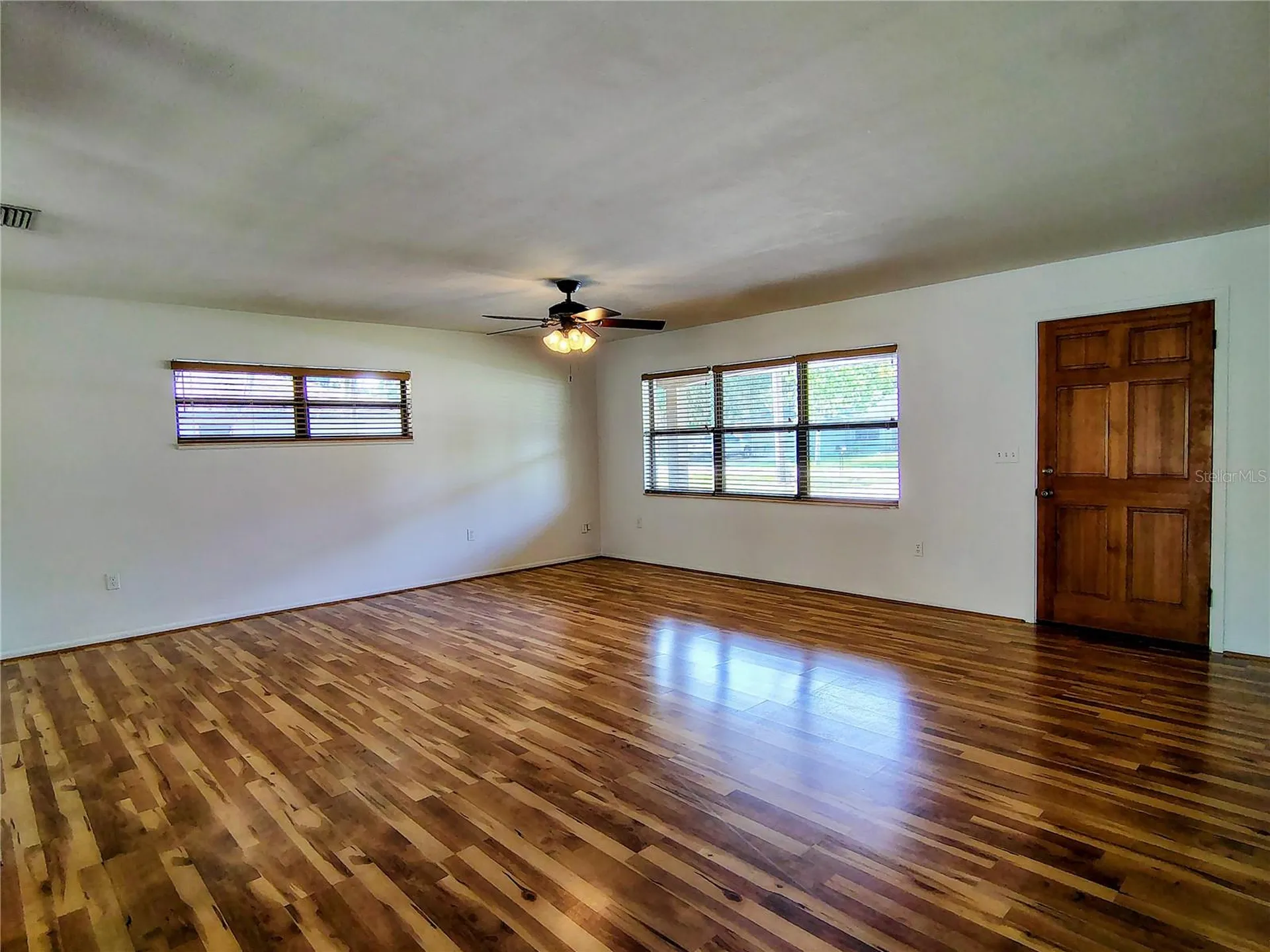 1240 Cr 463 Lake Panasoffkee FL 33538