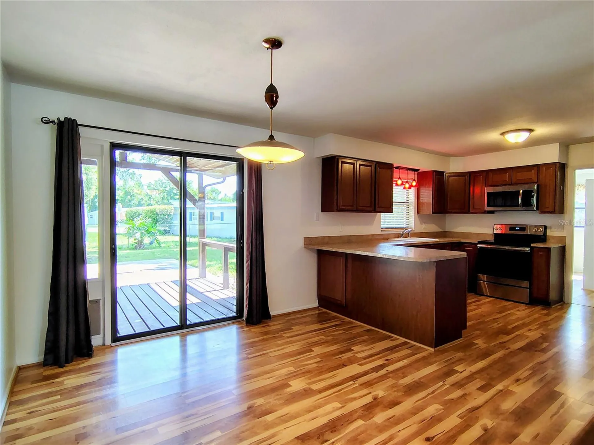 1240 Cr 463 Lake Panasoffkee FL 33538