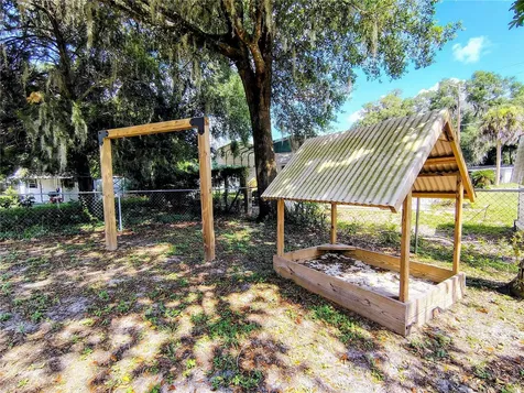 1240 Cr 463 Lake Panasoffkee FL 33538