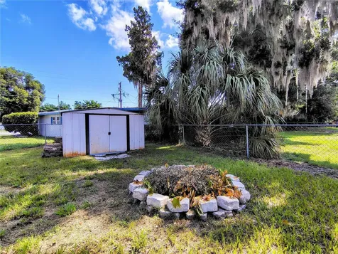 1240 Cr 463 Lake Panasoffkee FL 33538