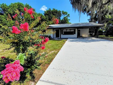 1240 Cr 463 Lake Panasoffkee FL 33538