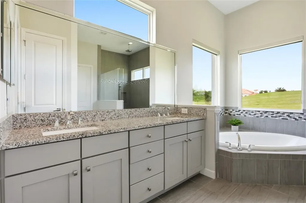 2562 Heritage Green Avenue Davenport FL 33837