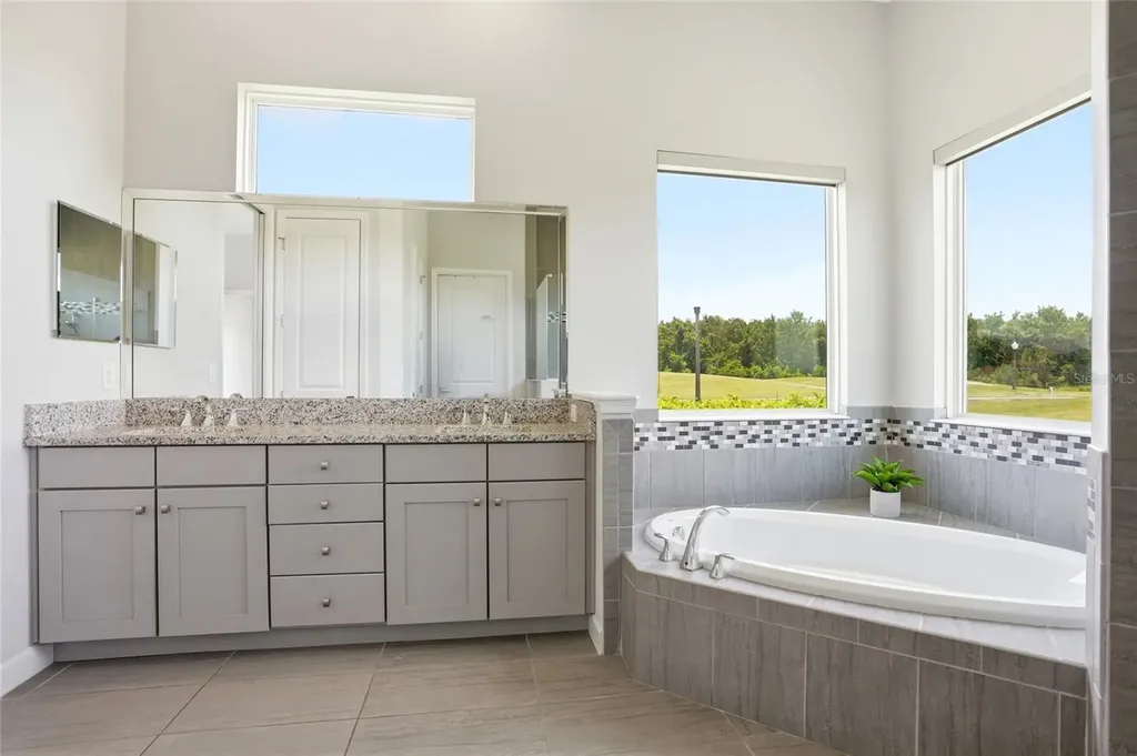 2562 Heritage Green Avenue Davenport FL 33837