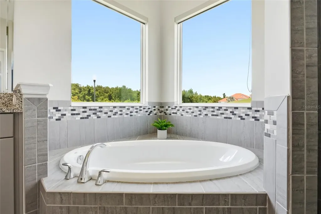 2562 Heritage Green Avenue Davenport FL 33837