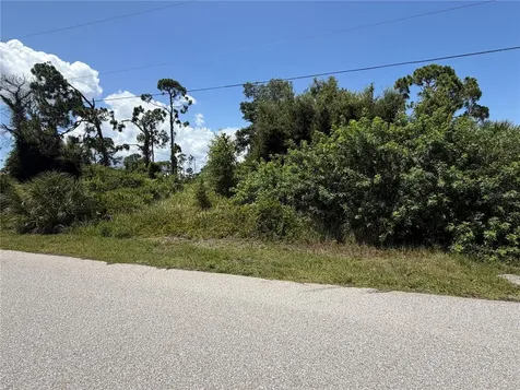 17224 Cliff Avenue Port Charlotte FL 33948