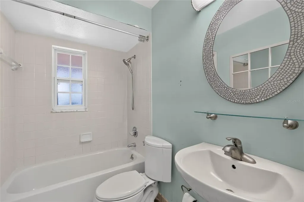302 E Mirror Lake Drive Fruitland Park FL 34731