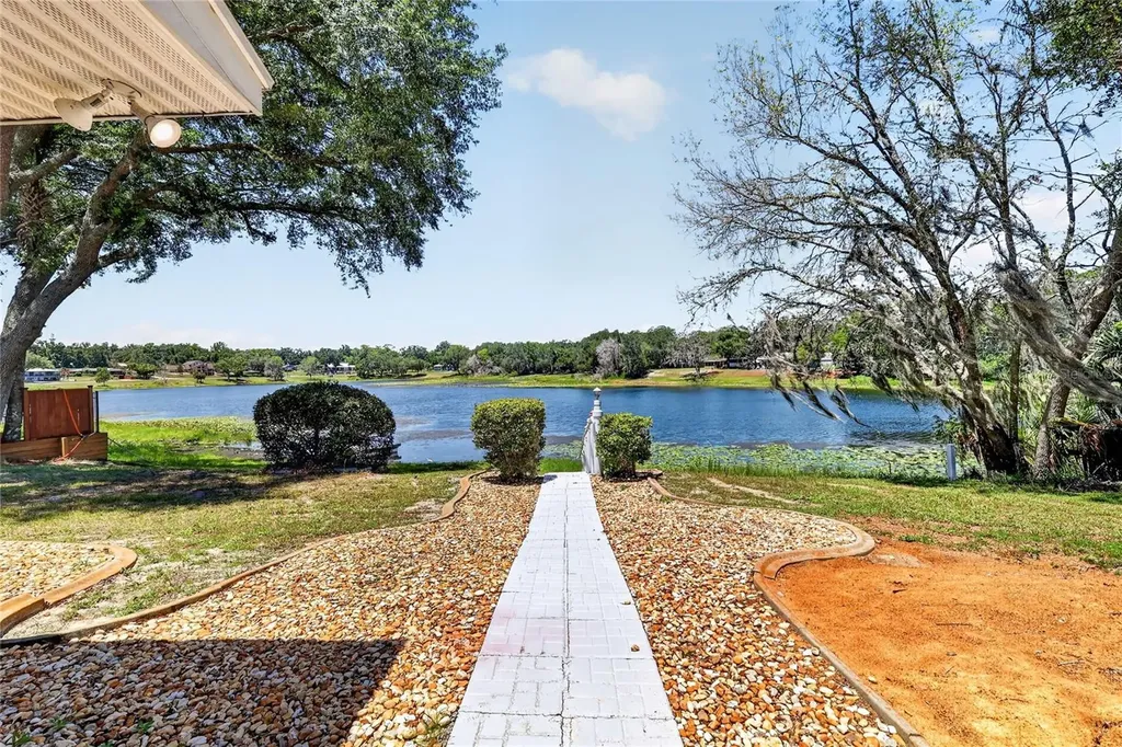 302 E Mirror Lake Drive Fruitland Park FL 34731