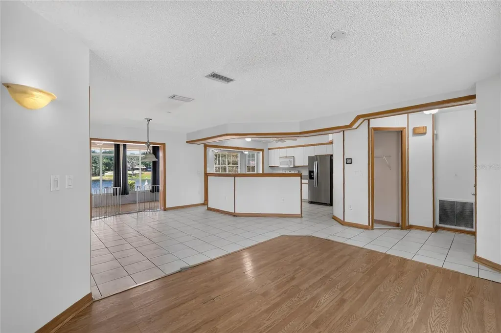 302 E Mirror Lake Drive Fruitland Park FL 34731