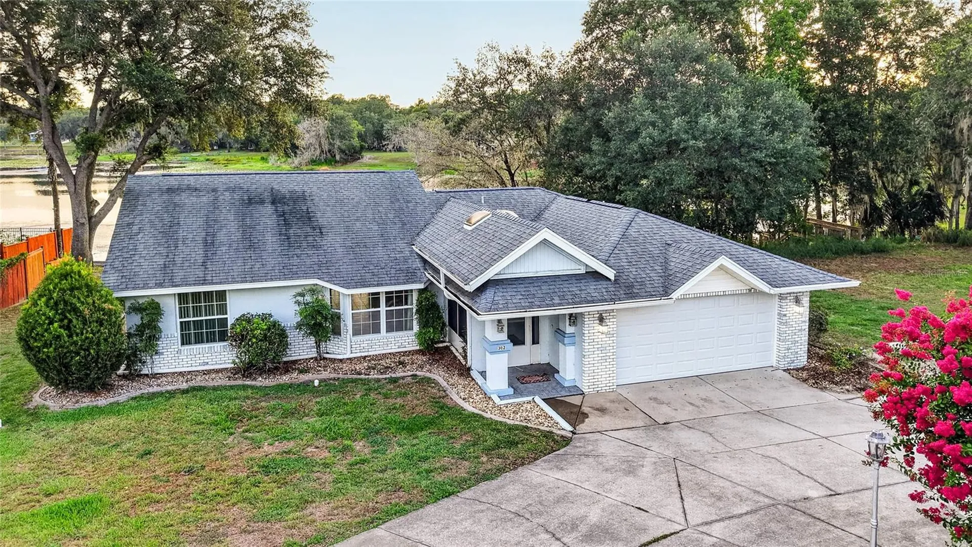 302 E Mirror Lake Drive Fruitland Park FL 34731