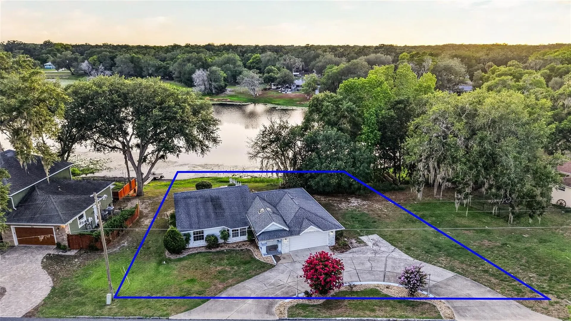 302 E Mirror Lake Drive Fruitland Park FL 34731