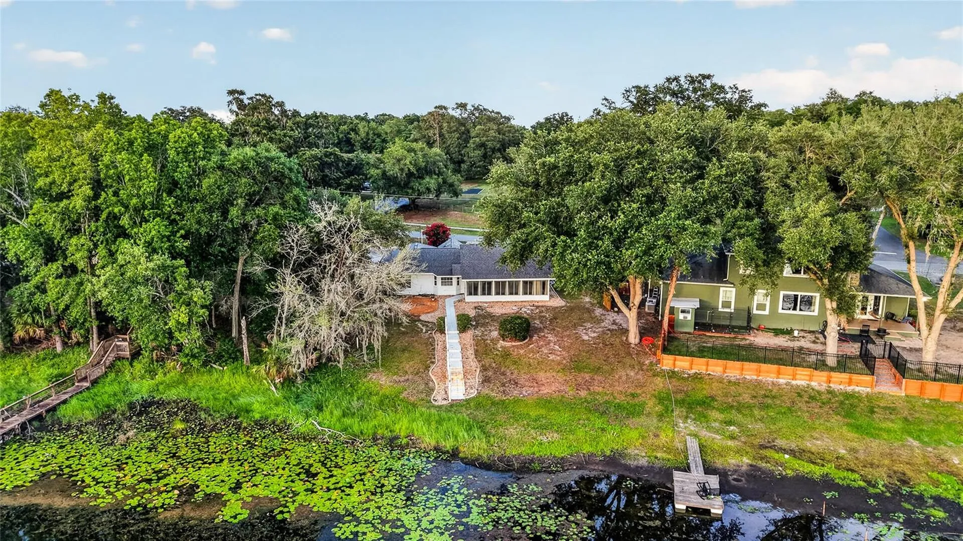 302 E Mirror Lake Drive Fruitland Park FL 34731
