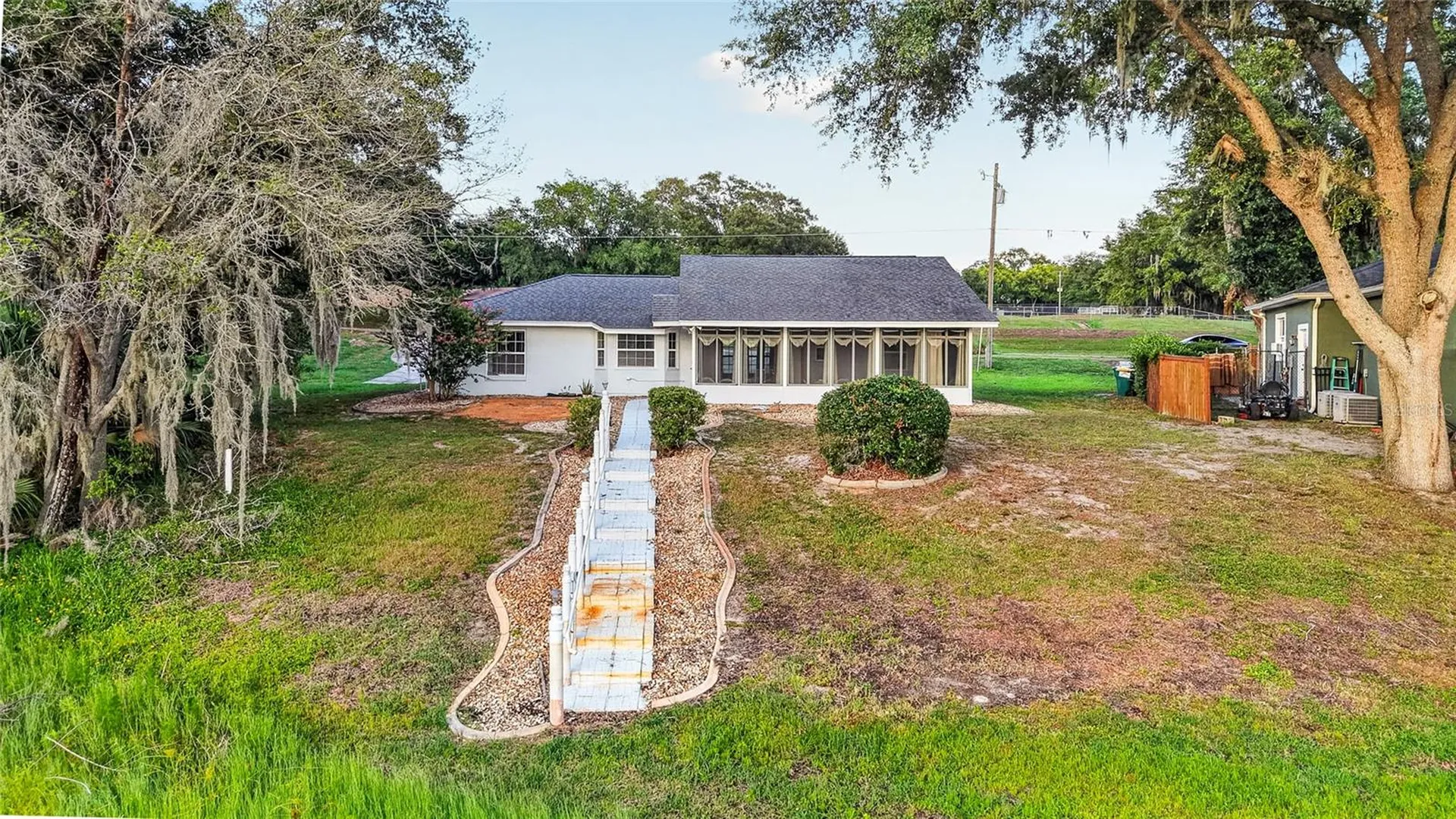302 E Mirror Lake Drive Fruitland Park FL 34731