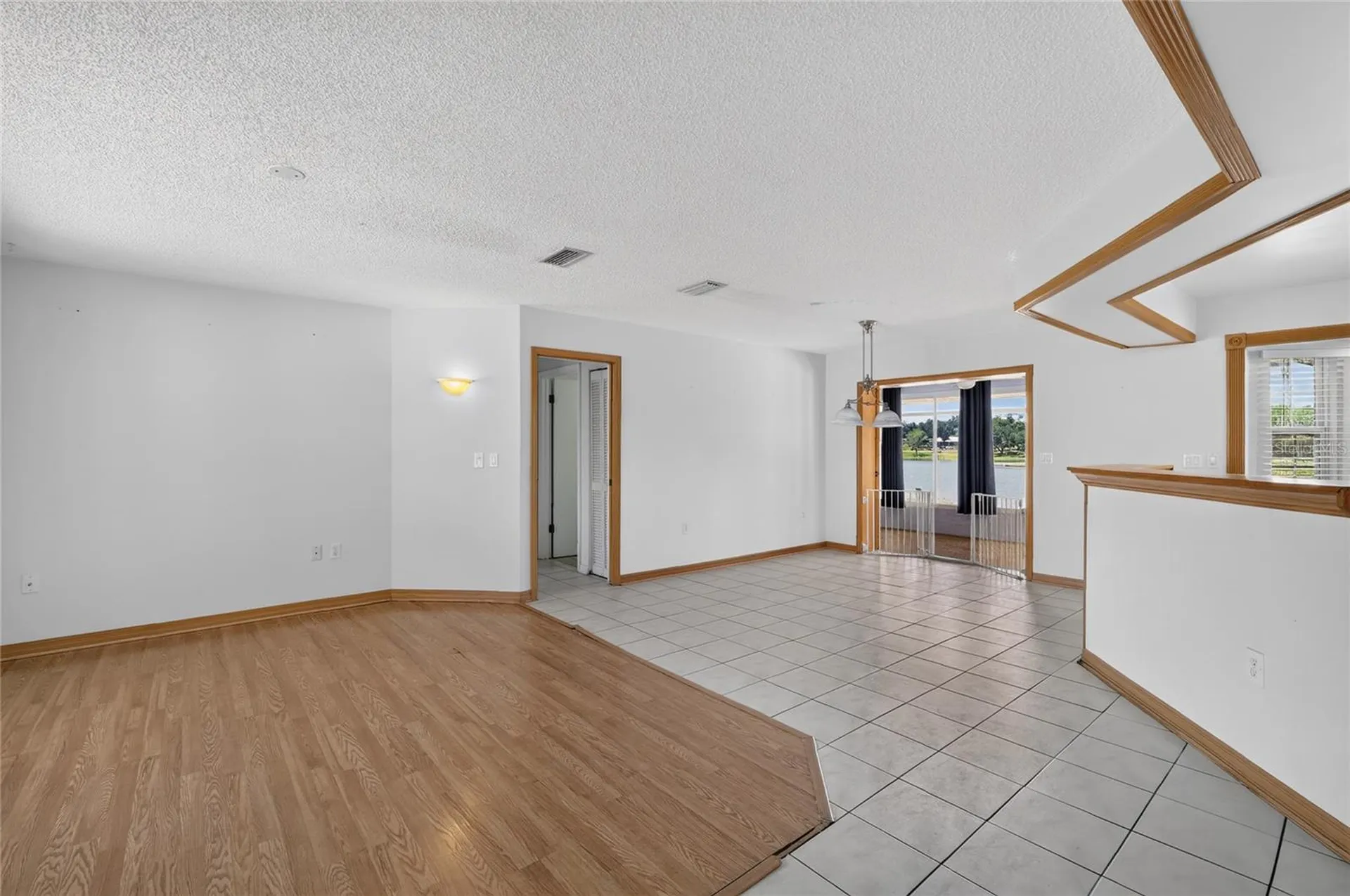 302 E Mirror Lake Drive Fruitland Park FL 34731
