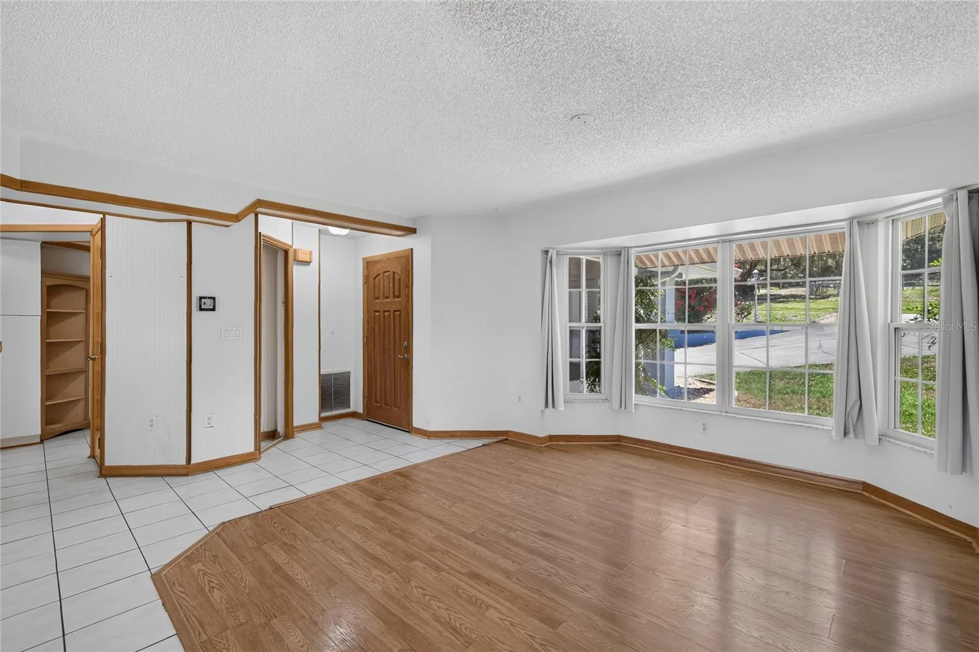 302 E Mirror Lake Drive Fruitland Park FL 34731