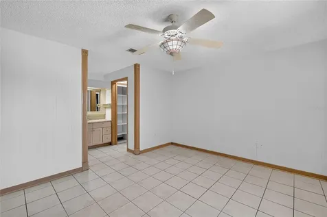 302 E Mirror Lake Drive Fruitland Park FL 34731