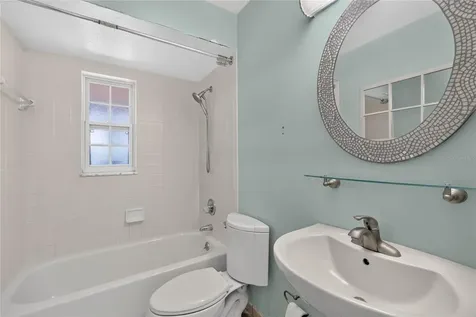 302 E Mirror Lake Drive Fruitland Park FL 34731