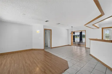 302 E Mirror Lake Drive Fruitland Park FL 34731