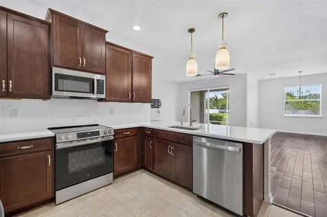 519 53rd Avenue N St Petersburg FL 33703
