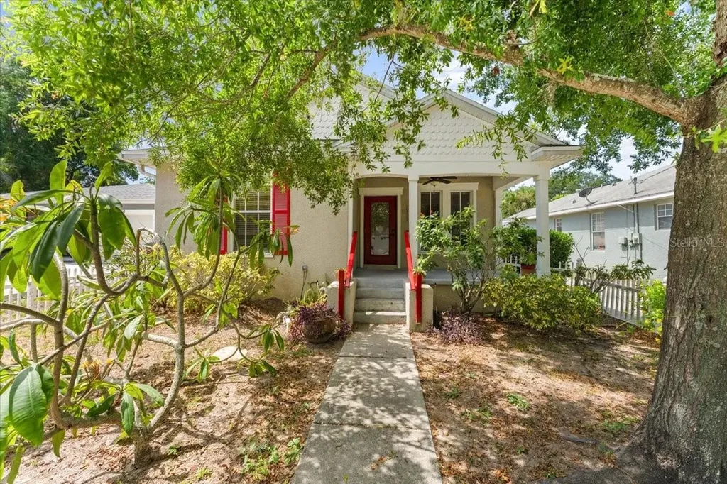 528 E Martin Luther King Jr Drive Tarpon Springs FL 34689