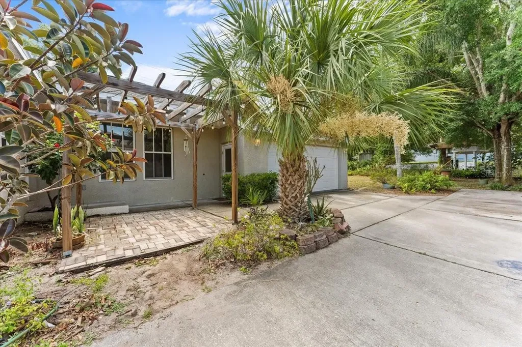 528 E Martin Luther King Jr Drive Tarpon Springs FL 34689