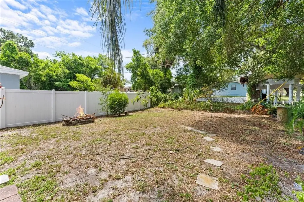 528 E Martin Luther King Jr Drive Tarpon Springs FL 34689