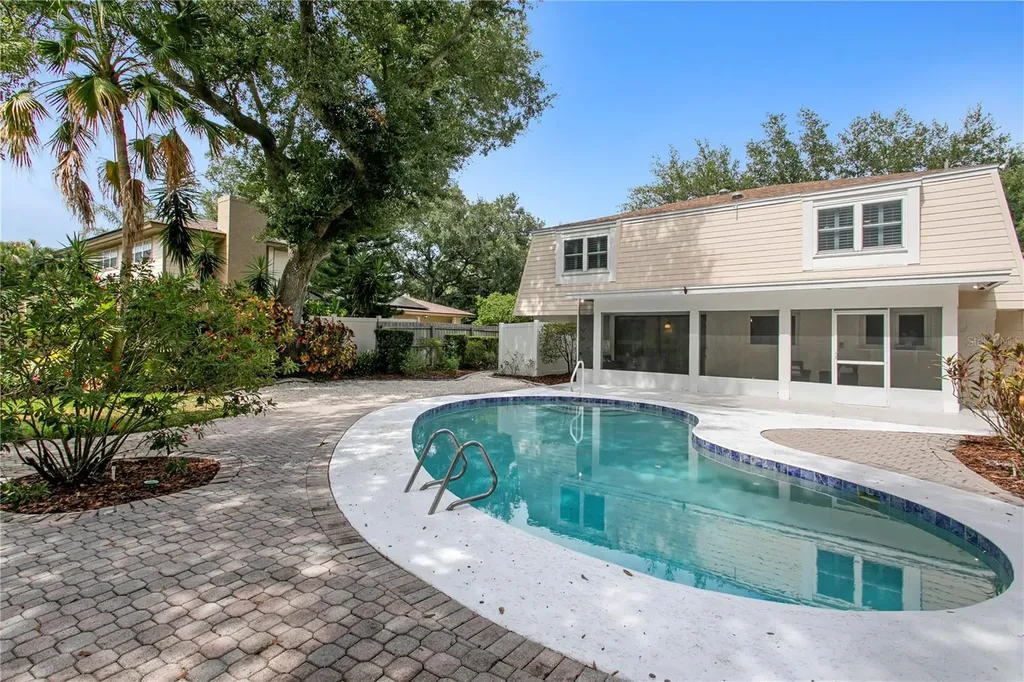 13305 Golf Crest Circle Tampa FL 33618