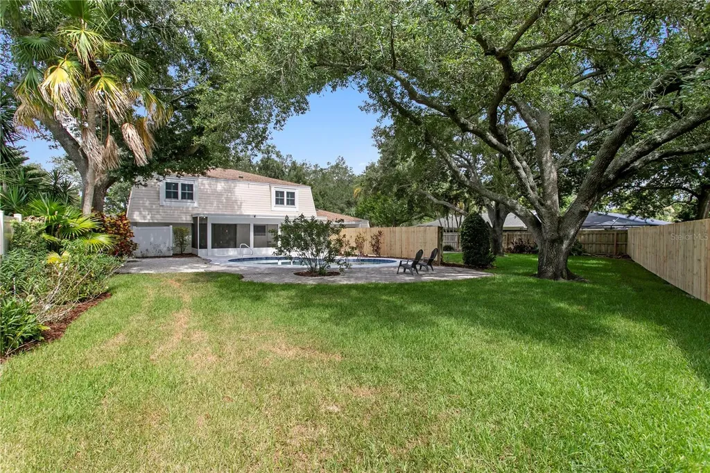 13305 Golf Crest Circle Tampa FL 33618