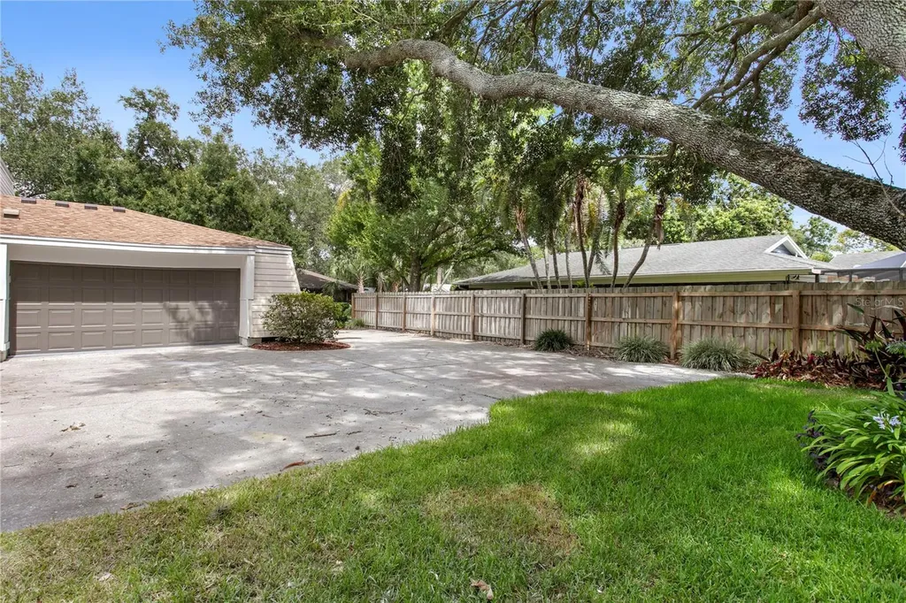 13305 Golf Crest Circle Tampa FL 33618