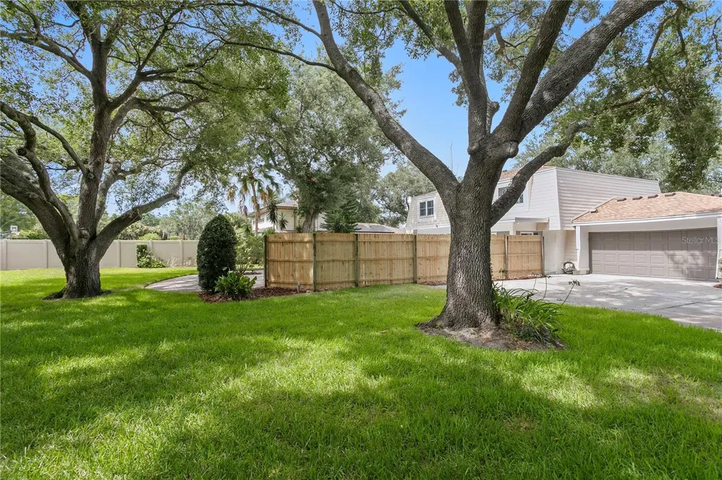 13305 Golf Crest Circle Tampa FL 33618